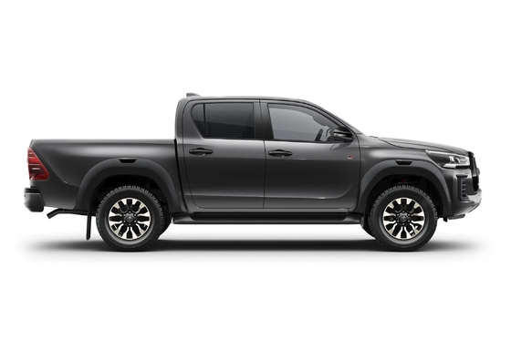 4X4 Pickup Usado Toyota Hilux com suspensão traseira multi-link e faróis LED