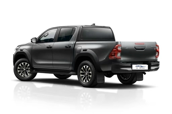 4X4 Pickup Usado Toyota Hilux com suspensão traseira multi-link e faróis LED