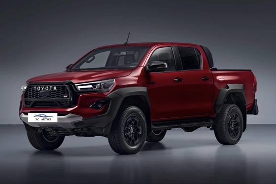4X4 Pickup Usado Toyota Hilux com suspensão traseira multi-link e faróis LED