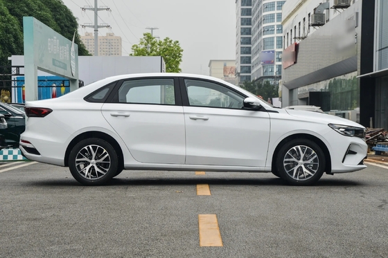 2024 Geely Emgrand HIP 1.5TD-DHT pro Carros a gasolina Multi-link Suspensão traseira EV Range