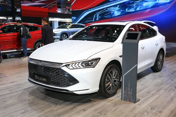 Potência máxima 150-200PS BYD Qin Plus Dm-I Veículo elétrico híbrido Sedan Direção esquerda