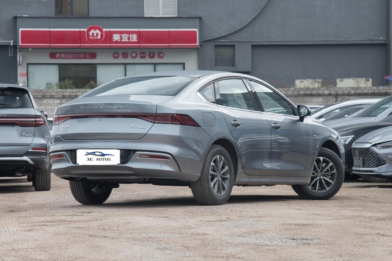 Potência máxima 150-200PS BYD Qin Plus Dm-I Veículo elétrico híbrido Sedan Direção esquerda