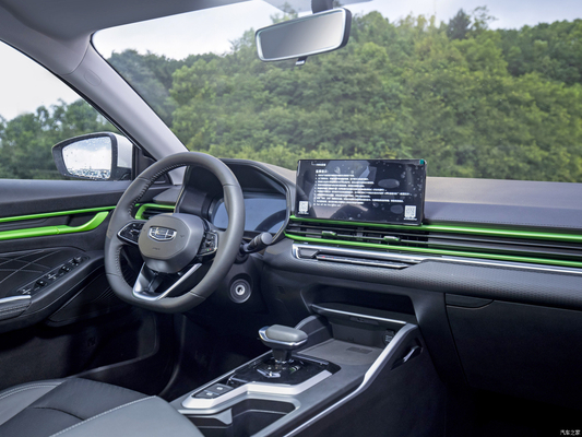 Grande valor Geely Emgrand Sedan com Macpherson Suspensão Frontais e tamanho do pneu R16