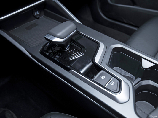 Grande valor Geely Emgrand Sedan com Macpherson Suspensão Frontais e tamanho do pneu R16