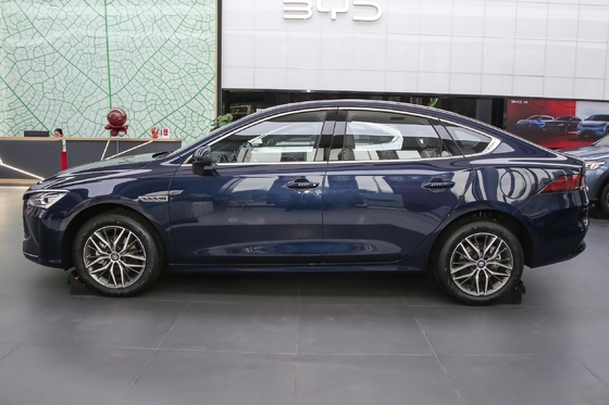 2024 BYD QIN Plus DM-i Honor Edition 55km Prime Range Veículo de 4 rodas Controle de velocidade normal