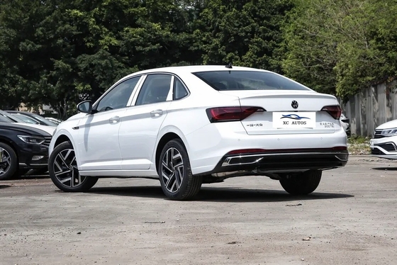Volkswagen Sagitar Carro a gasolina com combustível convencional Estrutura de carroceria de 4 portas e 5 lugares