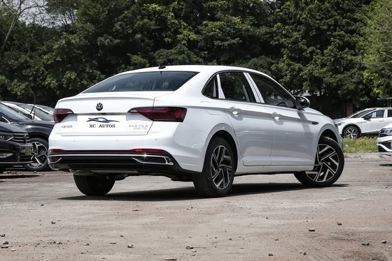 Volkswagen Sagitar Carro a gasolina com combustível convencional Estrutura de carroceria de 4 portas e 5 lugares
