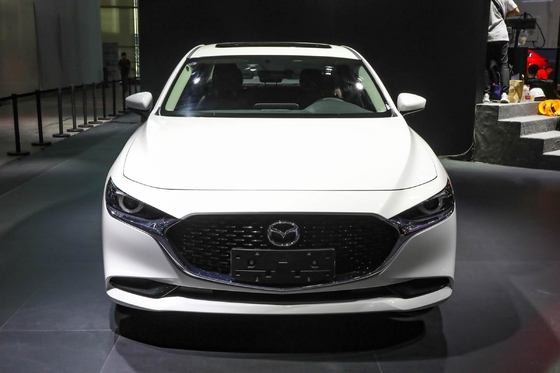 Automático de gasolina Mazda 3 Axela Sedan compacto com ajuste elétrico do assento do copiloto