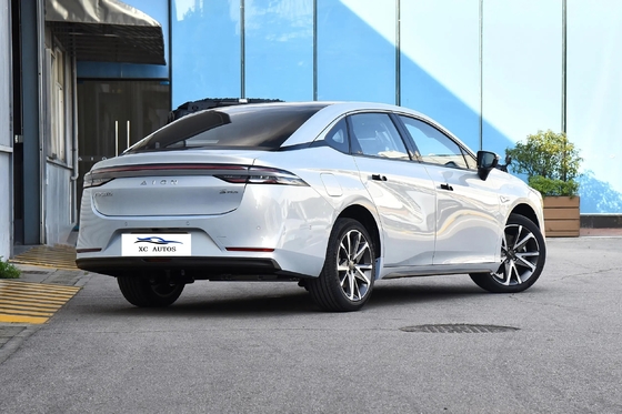 4 portas 5 lugares AION Carro usado Carro elétrico com direção esquerda e teto solar