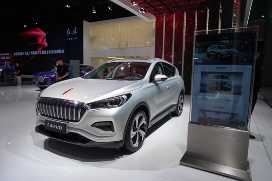 Carro elétrico Hongqi Ehs3 equipado com ESC com padrão de emissões Euro IV e alcance de 407KM