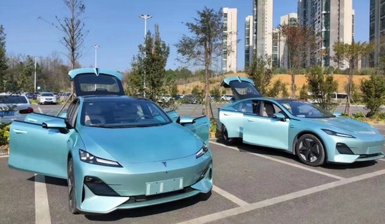 Changan SL03 Shenlan Sedan Azul profundo 5 lugares 5 portas bancos de couro Carro a gasolina para adultos