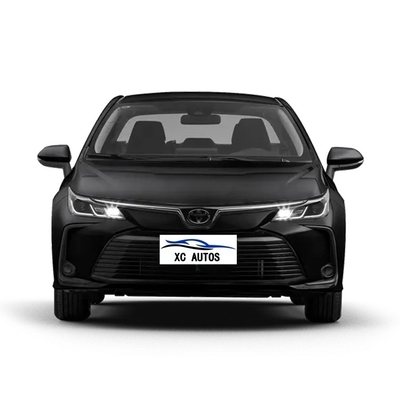 2023 Sedan Toyota Corolla à esquerda com 8 números de mudança para a frente
