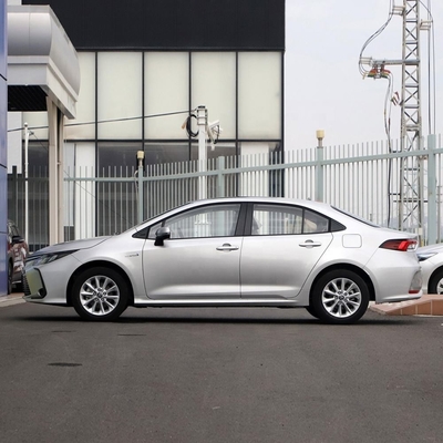 2023 Sedan Toyota Corolla à esquerda com 8 números de mudança para a frente