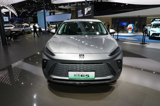 Buick E5 Silver Long Range 620KM SUV de alta velocidade Carros elétricos usados com estrutura de carroceria