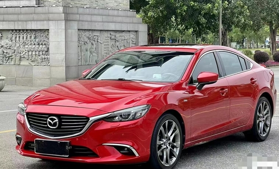 5 lugares Mazda Atenza Carro a gasolina 2WD Sedan com farol LED e acessível