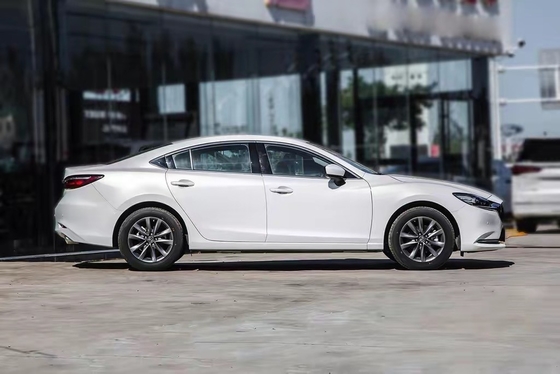 5 lugares Mazda Atenza Carro a gasolina 2WD Sedan com farol LED e acessível