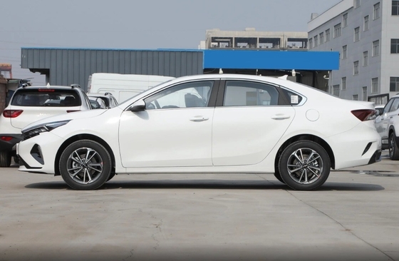 1.5L Branco Kia K3 2024 Carro Compacto Farol de gasolina para compra online