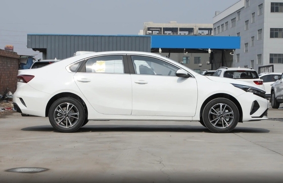1.5L Branco Kia K3 2024 Carro Compacto Farol de gasolina para compra online