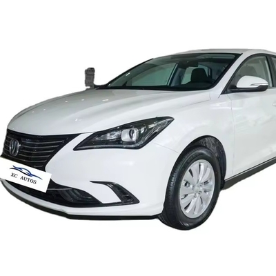 2024 Chongqing Made In Eado EV460 Zhixing versão de táxi Fosfato de ferro de lítio 205/60 R16