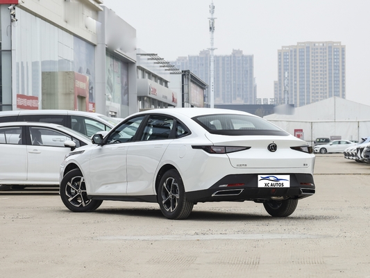 Changan EADO 1.5T GDI DCT Sedan de Direção Esquerda 4 portas 5 lugares Carro a gasolina no mercado