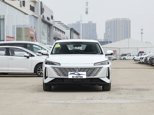 Changan EADO 1.5T GDI DCT Sedan de Direção Esquerda 4 portas 5 lugares Carro a gasolina no mercado