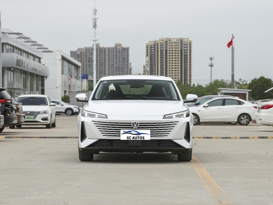 2023 Changan Yida Gdi Dct Flagship Model 5 Seat Sedan com motor 1.5T e câmera LED