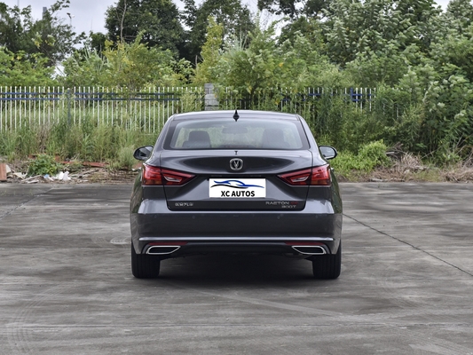 2023 Changan RAETON PLUS Sedan de emissões Euro VI com gasolina/gasóleo R16 e assentos de couro
