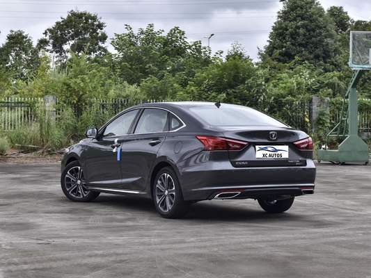 2023 Changan RAETON PLUS Sedan de emissões Euro VI com gasolina/gasóleo R16 e assentos de couro