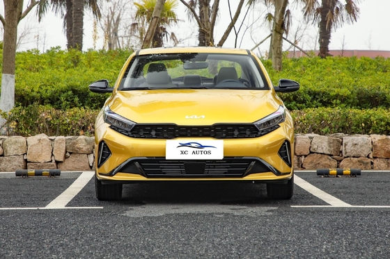 Lâmpadas dianteiras de veículos Kia K3 2024 directas com tração FWD e potência máxima de 100-150 PS