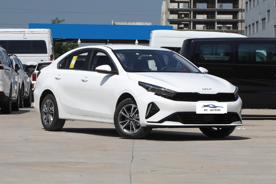 Lâmpadas dianteiras de veículos Kia K3 2024 directas com tração FWD e potência máxima de 100-150 PS