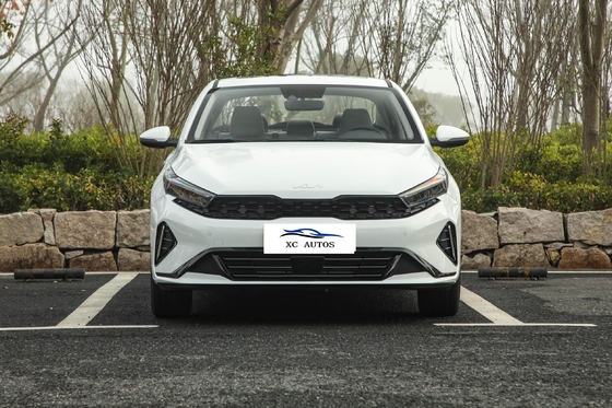 Lâmpadas dianteiras de veículos Kia K3 2024 directas com tração FWD e potência máxima de 100-150 PS