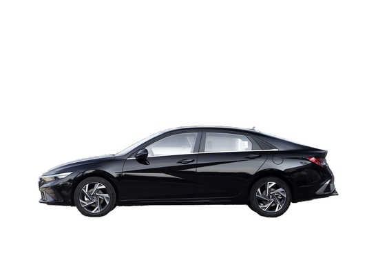 Modelo Hyundai Elantra 2024 com sistema de direção elétrica e L*W*H mm 4720*1810*1415