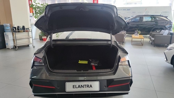 Modelo Hyundai Elantra 2024 com sistema de direção elétrica e L*W*H mm 4720*1810*1415