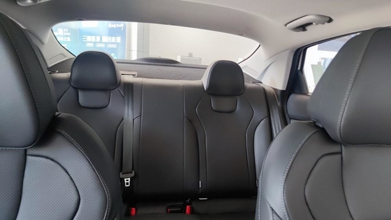 Modelo Hyundai Elantra 2024 com sistema de direção elétrica e L*W*H mm 4720*1810*1415