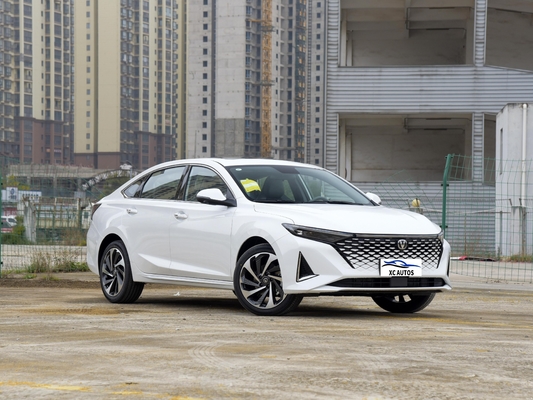 Compacto Changan Sedan Changan YIDA Carro com teto solar panorâmico e design de carroceria integral