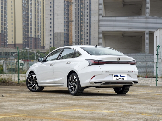 Compacto Changan Sedan Changan YIDA Carro com teto solar panorâmico e design de carroceria integral