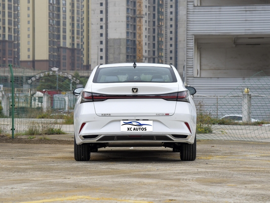 Compacto Changan Sedan Changan YIDA Carro com teto solar panorâmico e design de carroceria integral