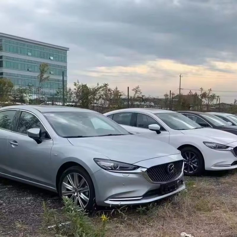 5 lugares Mazda Atenza Carro a gasolina 2WD Sedan com farol LED e acessível