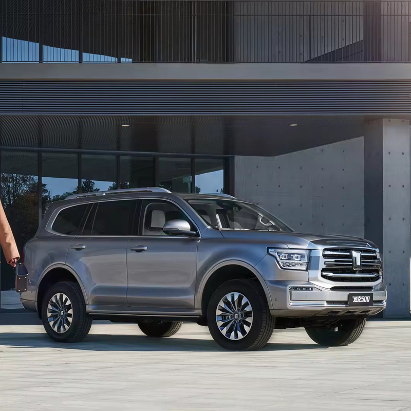Assentos de couro de grande valor Great Wall TANK500 SUV de combustível Veículo todo-o-terreno R18 Tamanho do pneu