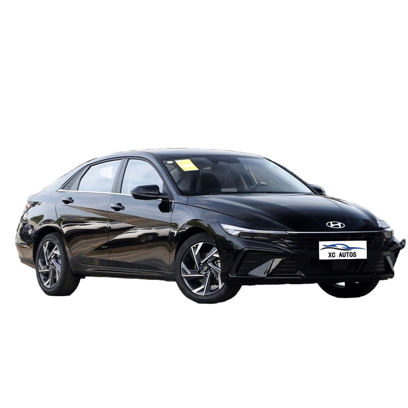 Modelo Hyundai Elantra 2024 com sistema de direção elétrica e L*W*H mm 4720*1810*1415